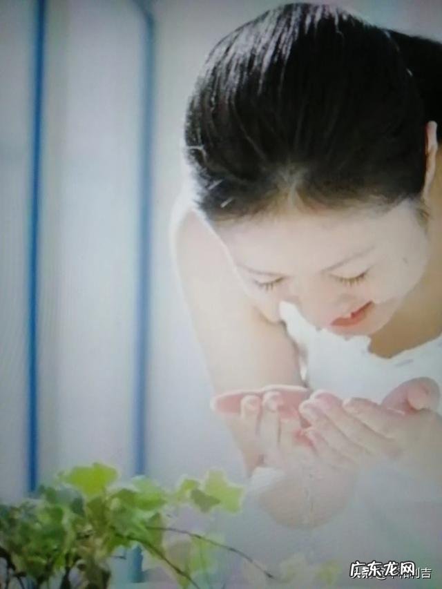 芦荟鲜汁灌肤怎么弄,麻烦吗?