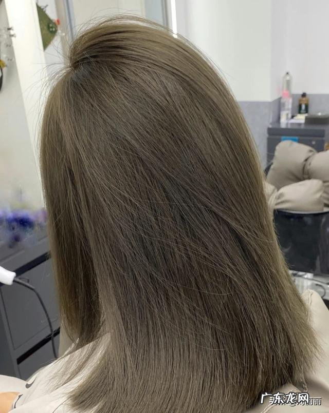 黑发中短发烫发 黑发烫发发型女短发