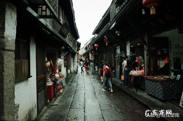 去旅游可以看出两个人合不合适 出去旅游时,怎么判断其他人是不是夫妻?