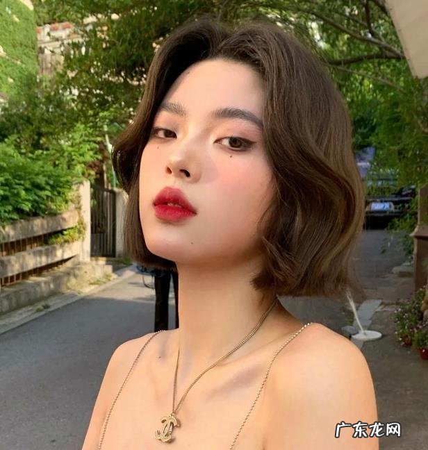 烫啥头发好看 过年了烫什么头发好看