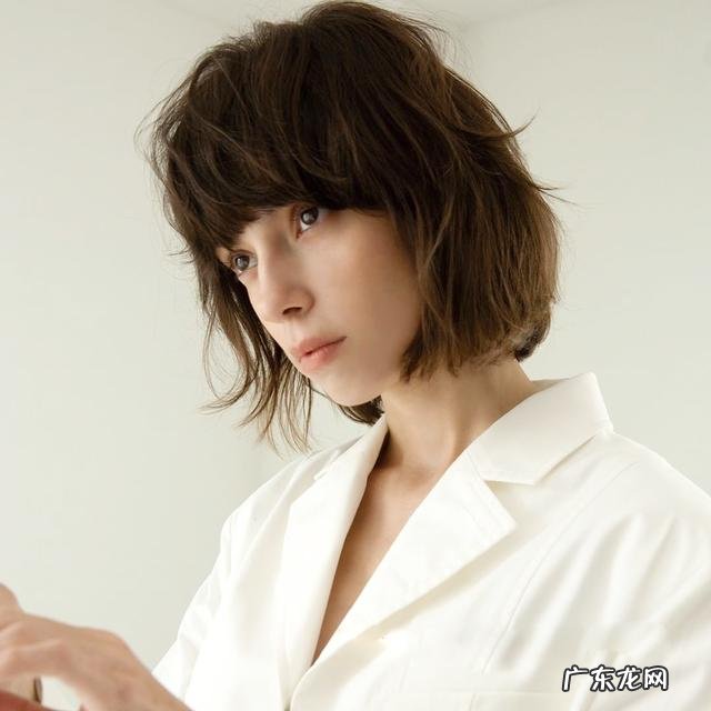 2022年最流行的中长发型烫发减龄 2020流行烫发图片中长发超卷发型