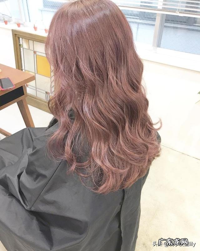 45岁女人 发质软的短发发型 45岁女士短发发型图中长发