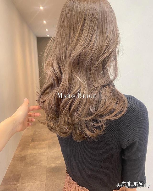 45岁女人 发质软的短发发型 45岁女士短发发型图中长发