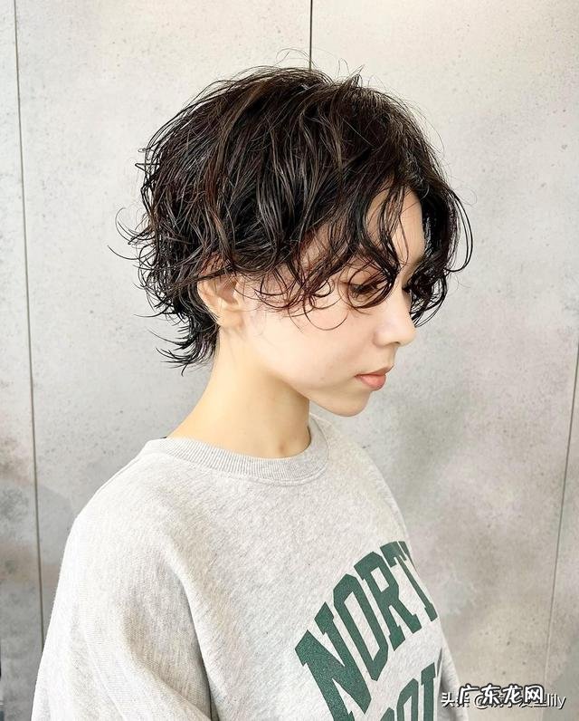 45岁女人 发质软的短发发型 45岁女士短发发型图中长发