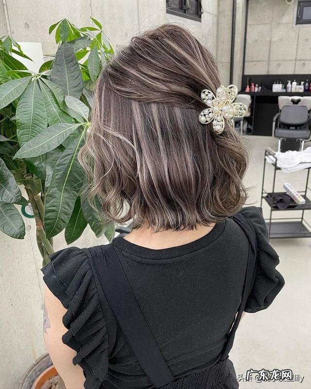 45岁女人 发质软的短发发型 45岁女士短发发型图中长发