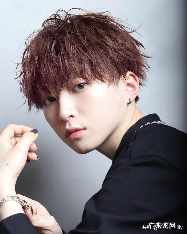 45岁女人 发质软的短发发型 45岁女士短发发型图中长发