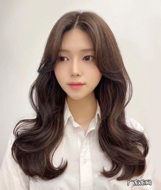 2022年女士流行烫发型 2022春季流行的s形烫发