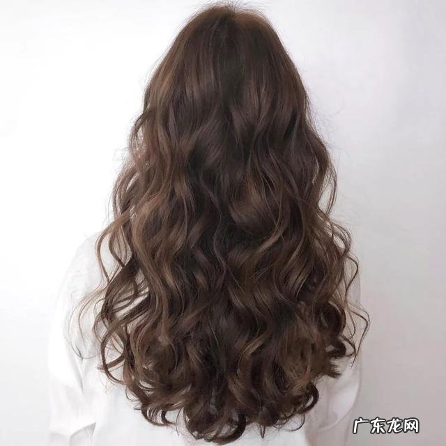 2022年女士流行烫发型 2022春季流行的s形烫发