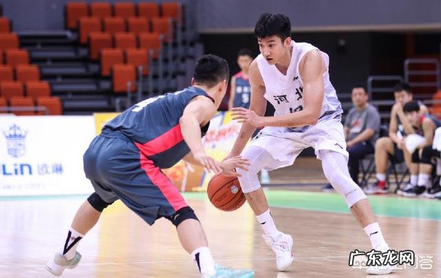28投狂砍52分!CBA最强二轮新秀,谁还敢说他是菜鸟?