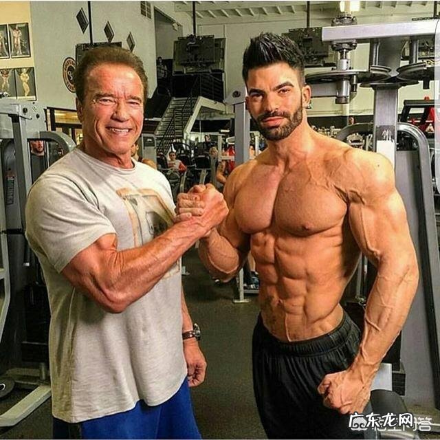 如何在短时间内迅速提高自己的体能做十几个引体上向?