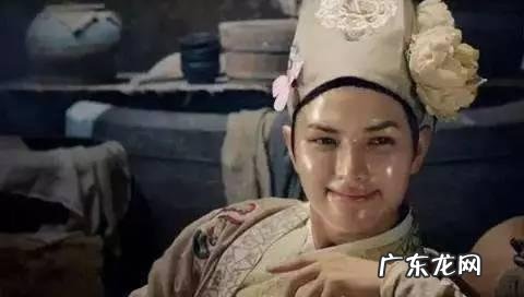 夏天一天喝多少水最好,千万不能“勤补水”?