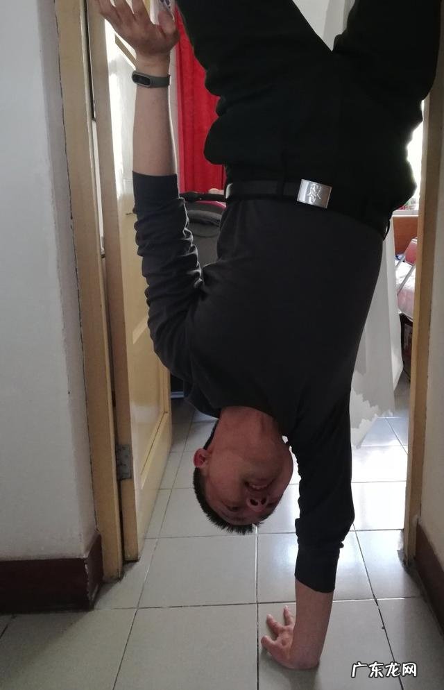 马云创业时期钟爱的健身运动——倒立,坚持练习下去好不好?