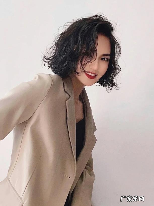 女人30-40岁简单短烫发 30-40岁适合发型短烫发