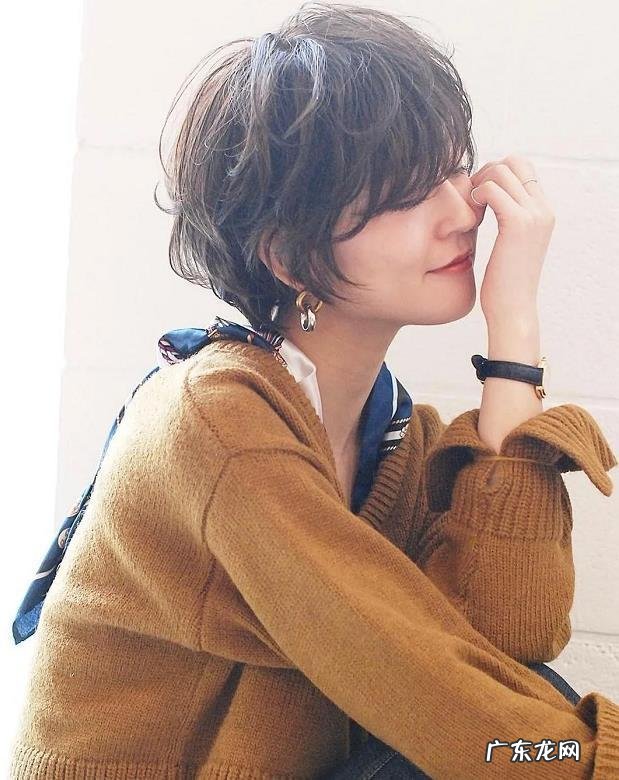 女人30-40岁简单短烫发 30-40岁适合发型短烫发