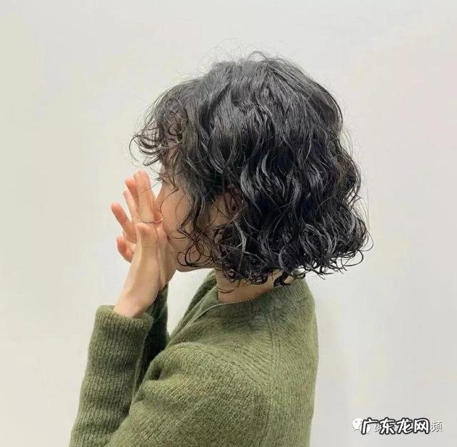 显年轻洋气的烫短发 2022最洋气的减龄烫卷短发