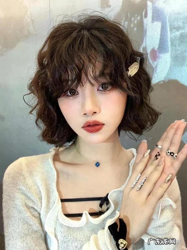 显年轻洋气的烫短发 2022最洋气的减龄烫卷短发