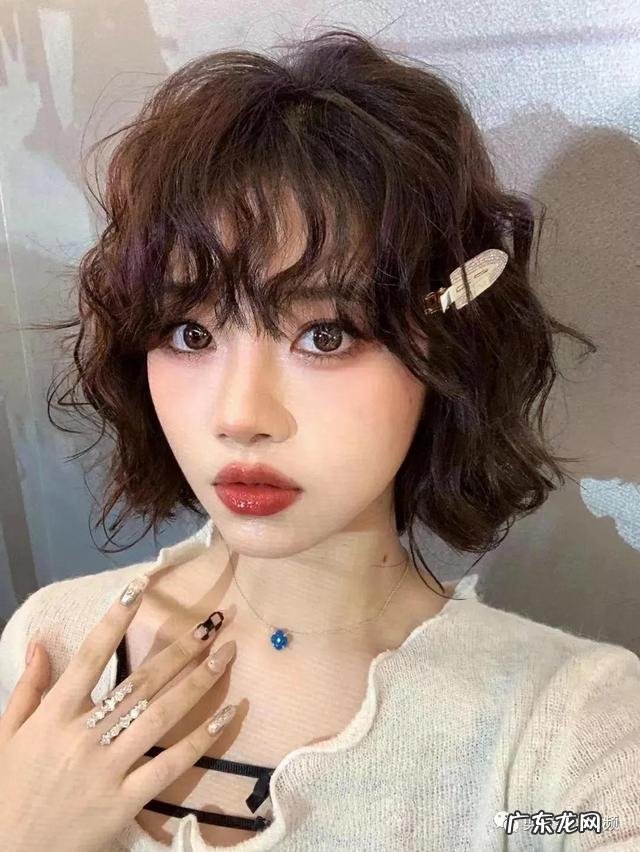 显年轻洋气的烫短发 2022最洋气的减龄烫卷短发