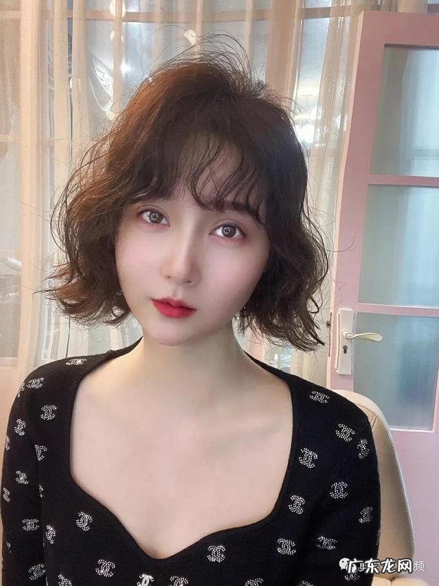 显年轻洋气的烫短发 2022最洋气的减龄烫卷短发