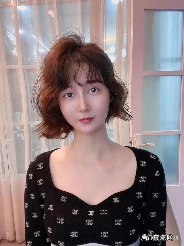 显年轻洋气的烫短发 2022最洋气的减龄烫卷短发