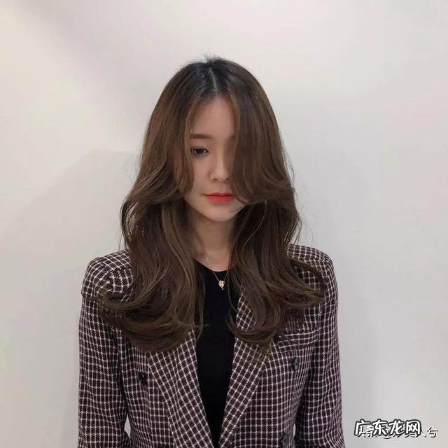 2022年最流行的发型短发40岁女 2022年40岁短发最流行的发型