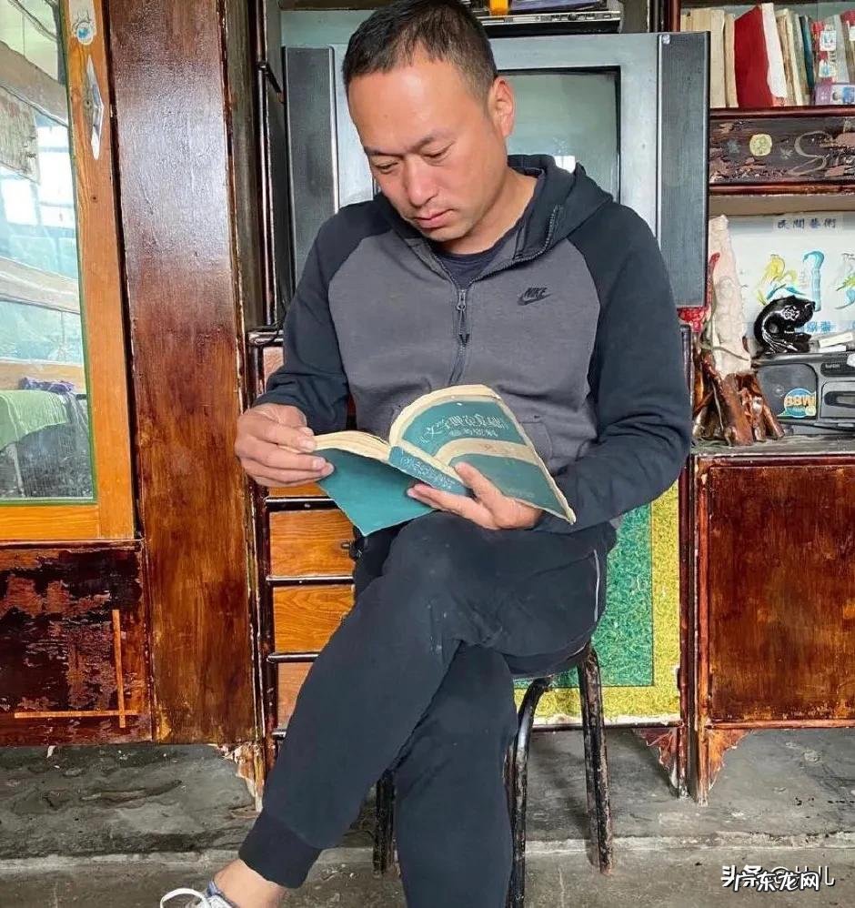 张同学拒绝2000万签约,日后或许在农业、乡村直播、带货方面发展