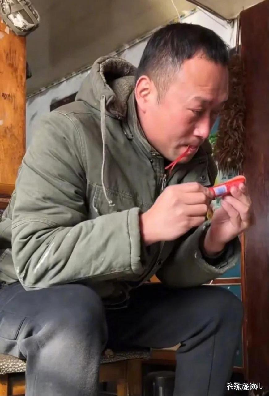 张同学拒绝2000万签约,日后或许在农业、乡村直播、带货方面发展