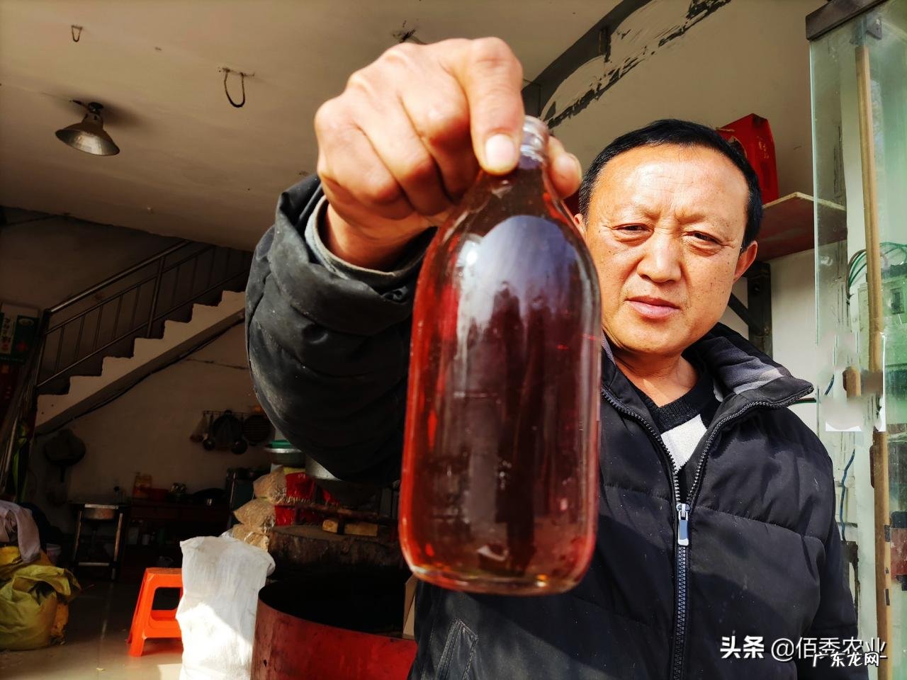 农民集市上摆摊卖炒货,一年只做30天好生意,利润颇丰过“肥年”