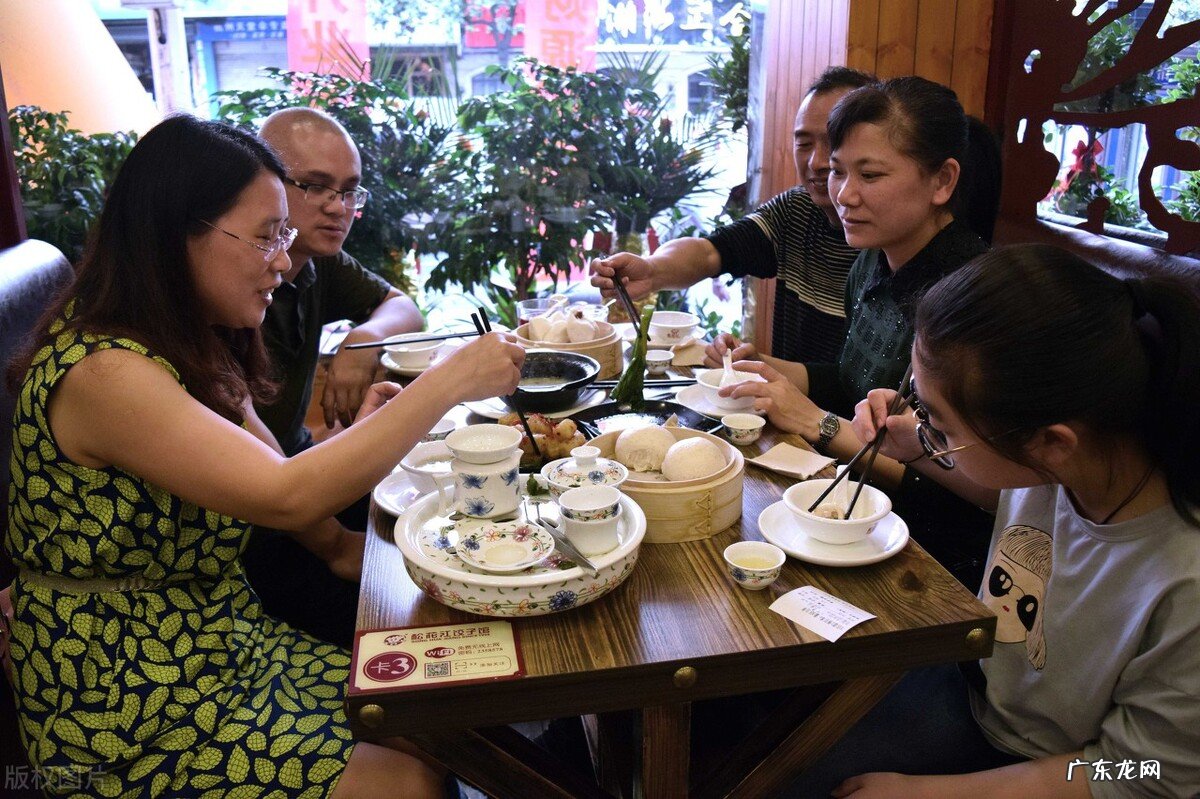 山东大娘开饺子馆,利用“苹果手机免费送”,一年盈利300万