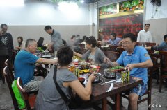 河南夫妻开火锅店，利用“会员模式”来营销，一年盈利260万