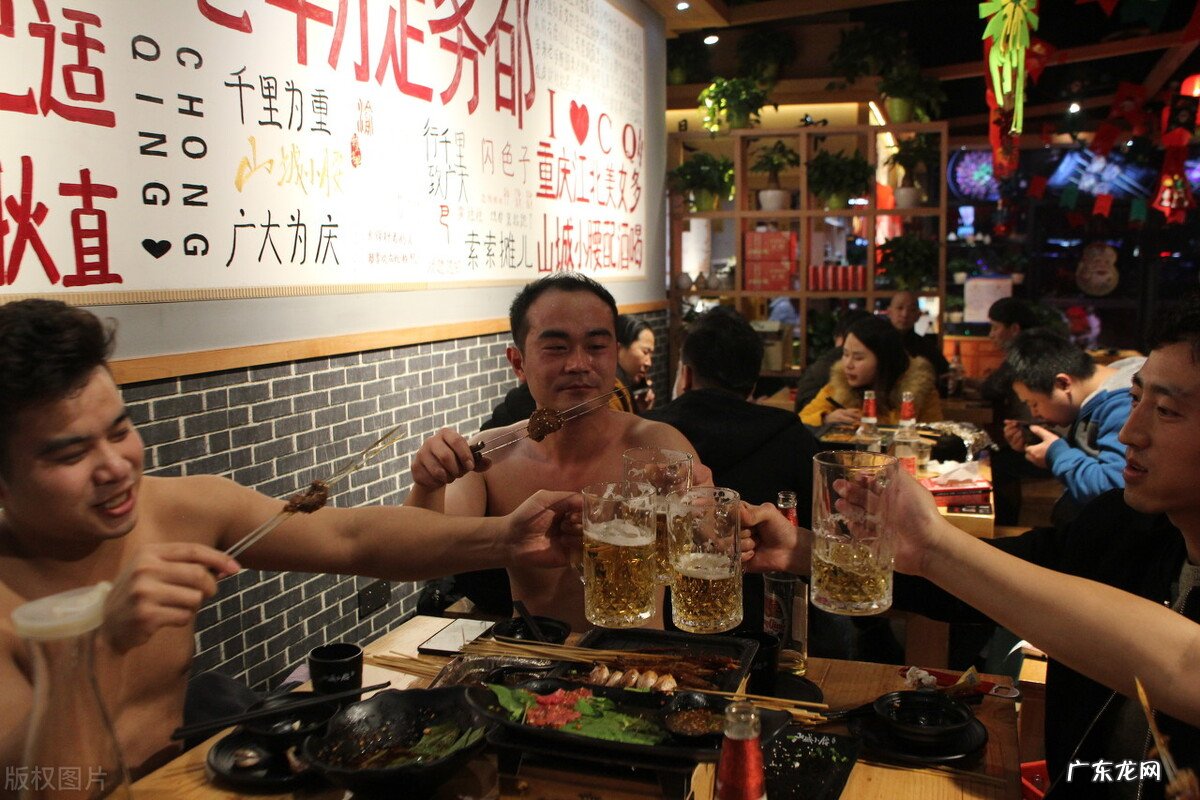 湖南夫妻开烤肉店,利用“一元钱吃烤肉”,一年盈利200万