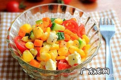 用胡萝卜,生菜,西红柿,火腿,黄瓜和土豆怎么做沙拉?