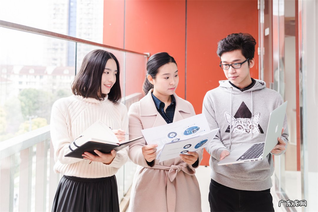 新任的单位一把手,到底需不需要主动靠近积极汇报的下属们?