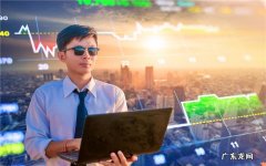 目前社会上，许多中年人开始炒股，这是什么原因？