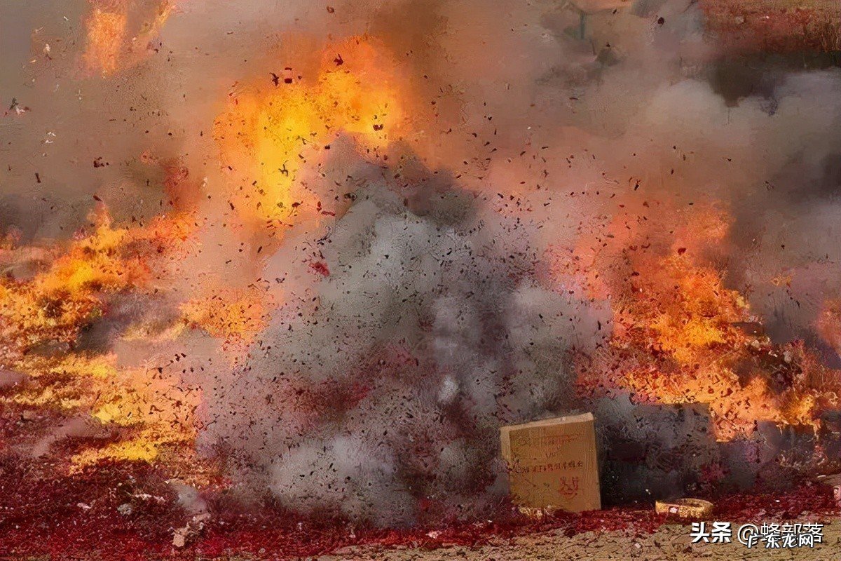 过年想放烟花爆竹的请注意了!已经有很多人因此被抓,早了解规定