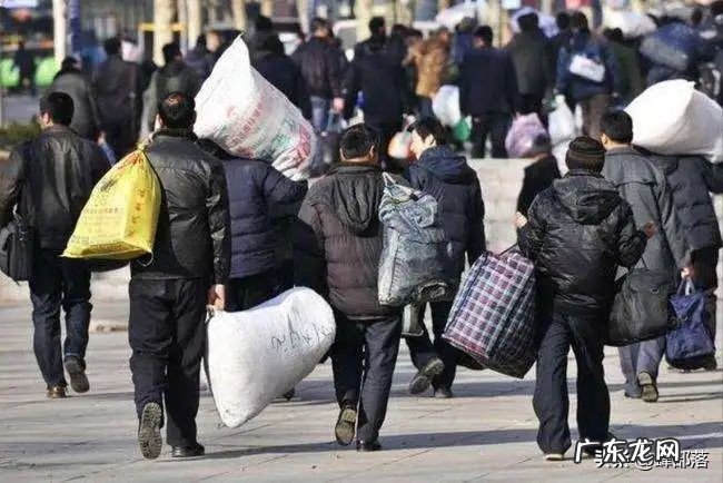 从农村出来的农村人,为啥会看不起农村人?看他们做的事情就知道