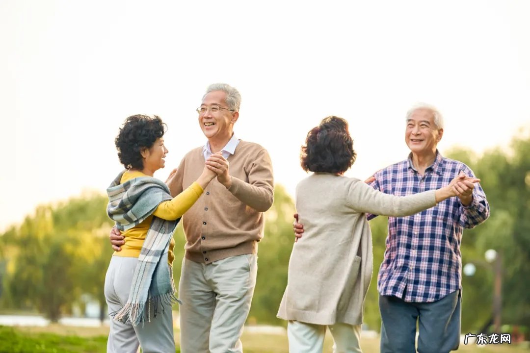 年轻人越来越“抠”,资本“瞄”向中老年