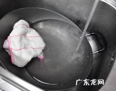 泡菜苕粉肉丝怎么炒不粘锅?