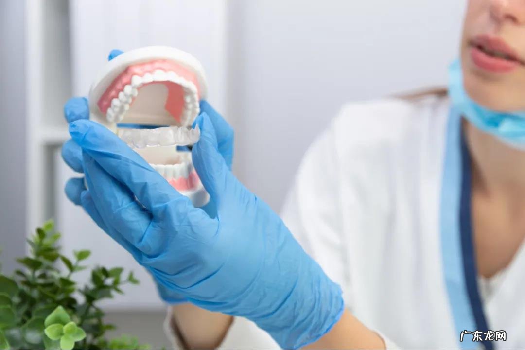 牙科医生吃饱,口腔医院跌倒?