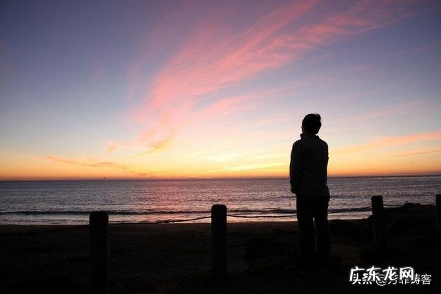 越来越多的人喜欢独处，不交朋友不联系别人，是有病吗？