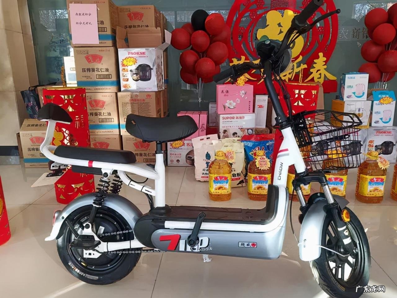 银行定期一万元，直接赠送电动车，可信吗？