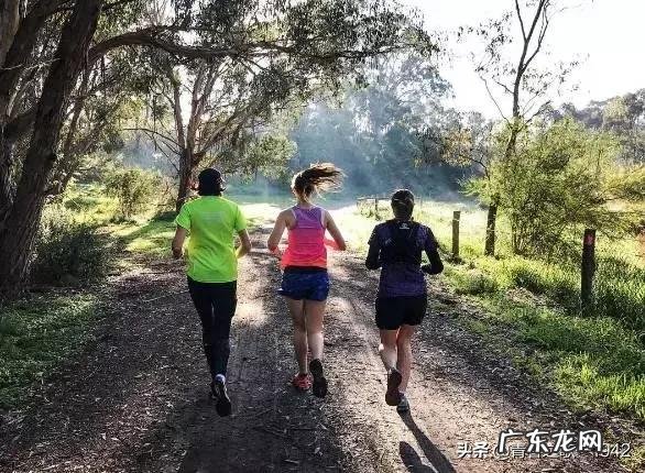 一跑zhi百病,慢跑可不可以减肥?快走效果怎么样?