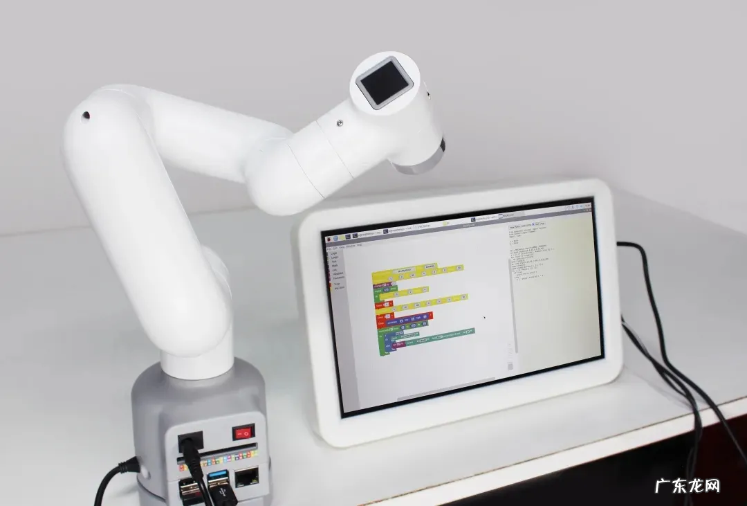 工厂里的机械臂,成了极客们的「逗猫神器」