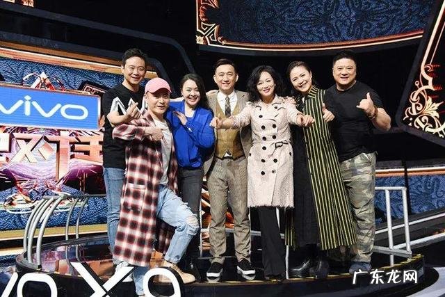 夫妻两个谁睡床的左边好 请问你们夫妻之间是哪个睡左边,为什么?