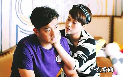 夫妻两个谁睡床的左边好 请问你们夫妻之间是哪个睡左边,为什么?