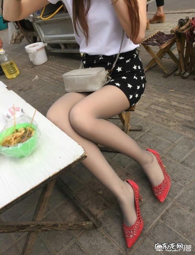 咖色丝袜是不是比自然肤色丝袜显瘦一些呢？