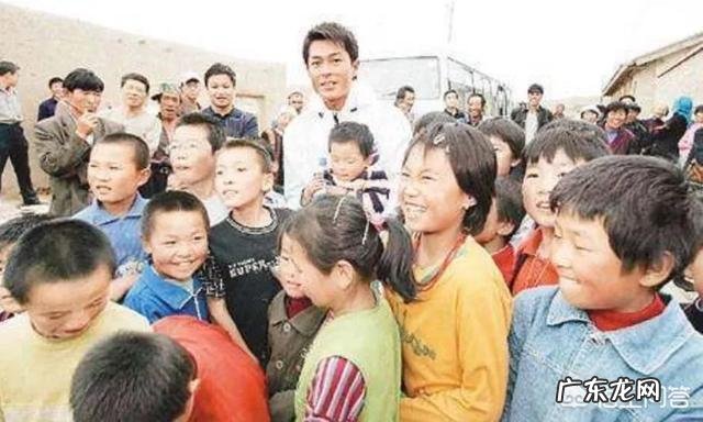 为什么感觉古天乐穿衣比较素