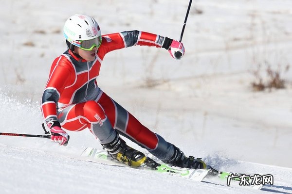 滑雪是穿自己的鞋吗 必须要换上滑雪鞋