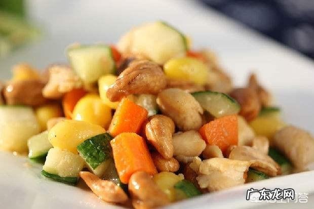 冰箱里剩了几块鸡脯肉怎样做成小孩爱吃的美食?