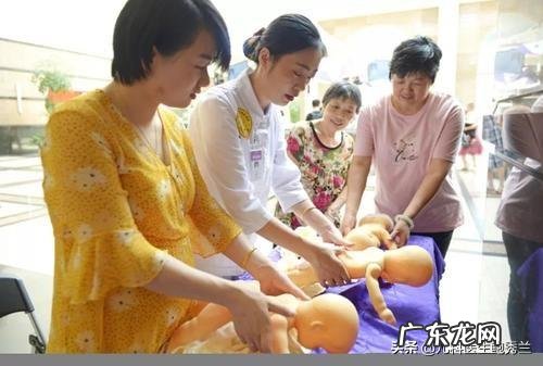 父母会同意实习护士给孩子打针吗？