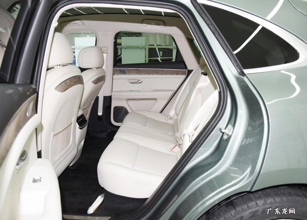 试驾AITO问界M5,除了鸿蒙座舱,底盘可细品